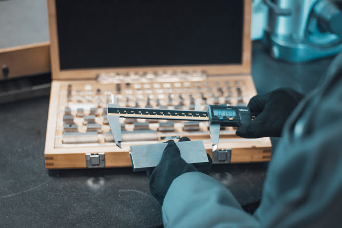 étalonnage d'un pied à coulisse avec étalon raccordé au systeme international des unites metrologie 