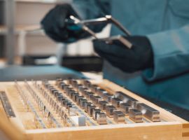 étalonnage pied à coulisse, micromètre extérieur, intérieur, jauges profondeur, avec cales étalon